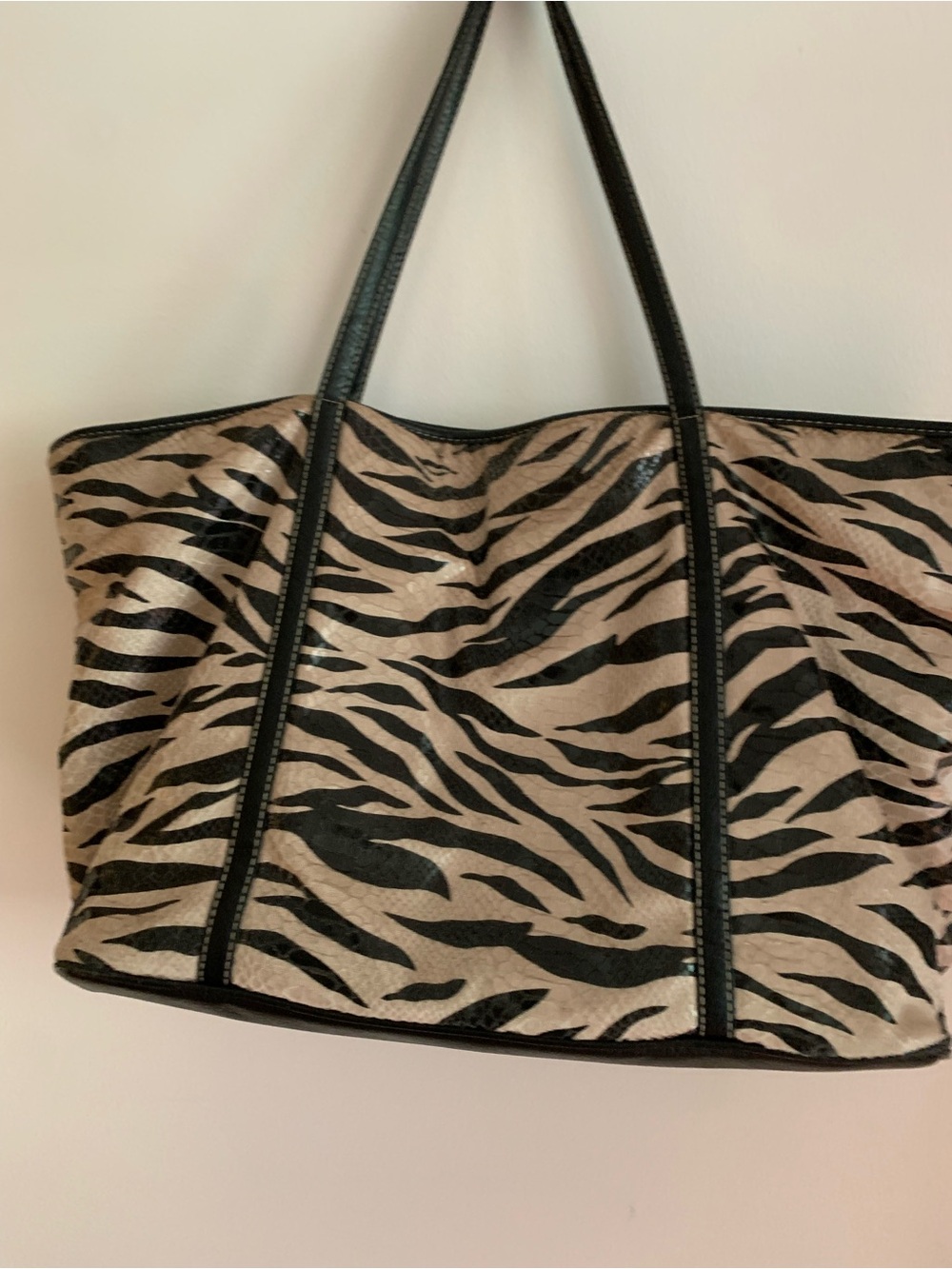 Bueno  , women's Zebra Print Tote Bag - Black and Cream - Picture 3 of 5
